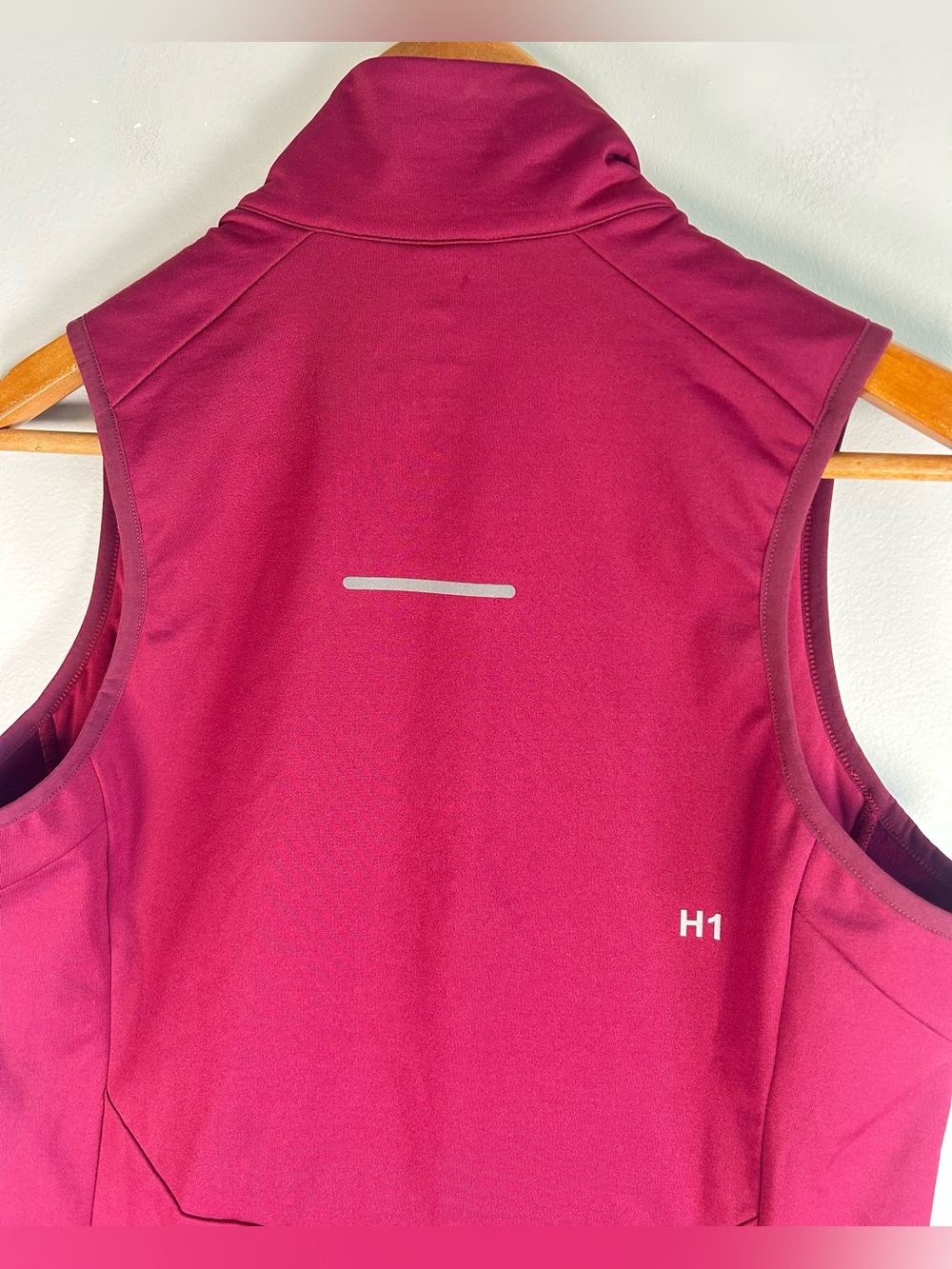 ASICS Womens H1 Running Vest Size M Red Burgundy Full Zip Reflective EUC - Picture 8 of 12